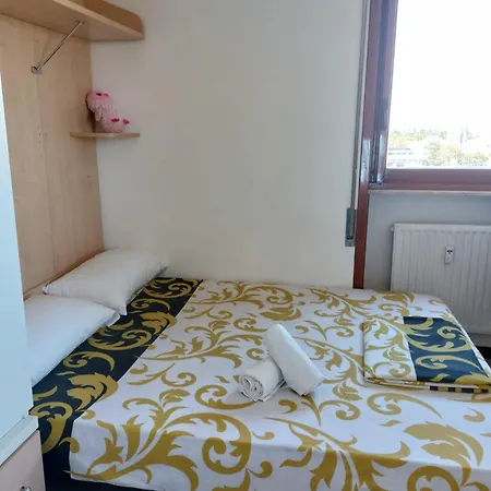 Δωμάτια σε οικογενειακή κατοικία #punto Fm 1#